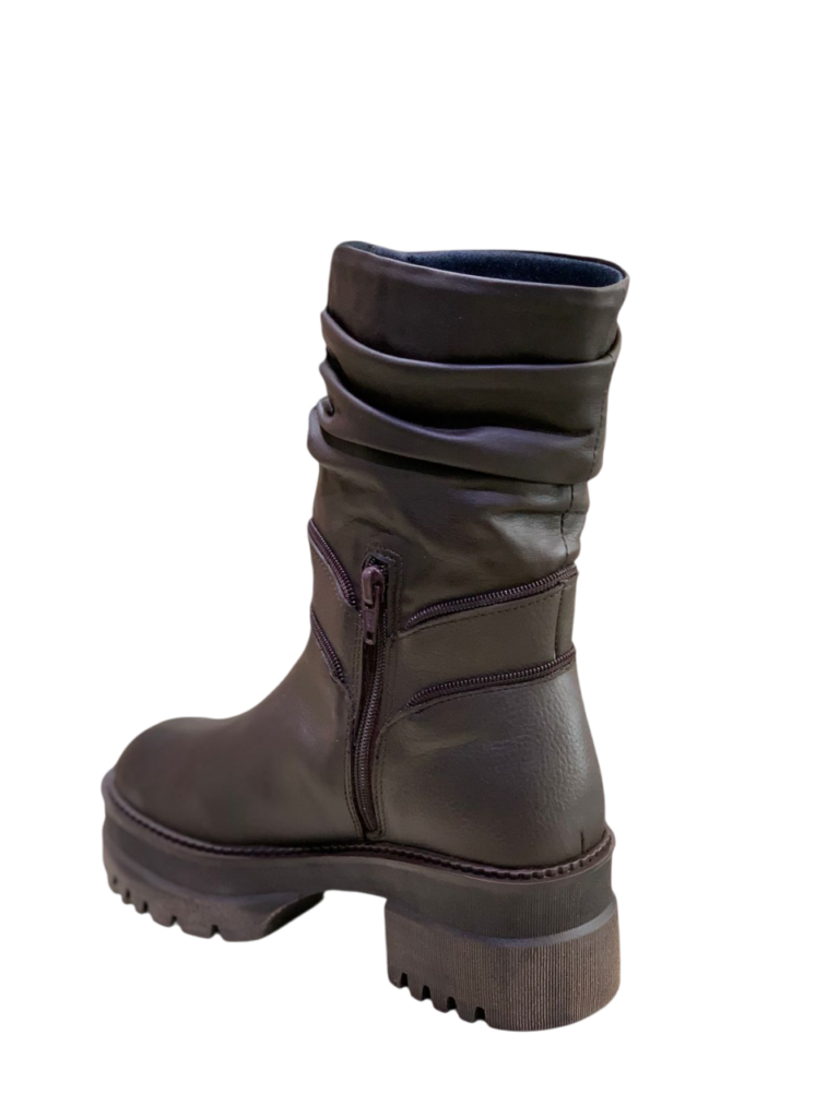 BOTAS EN CUERO - Calzado Isabella