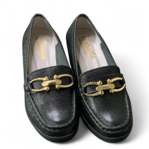 Elegancia Atemporal: Mocasines con Herraje Distintivo