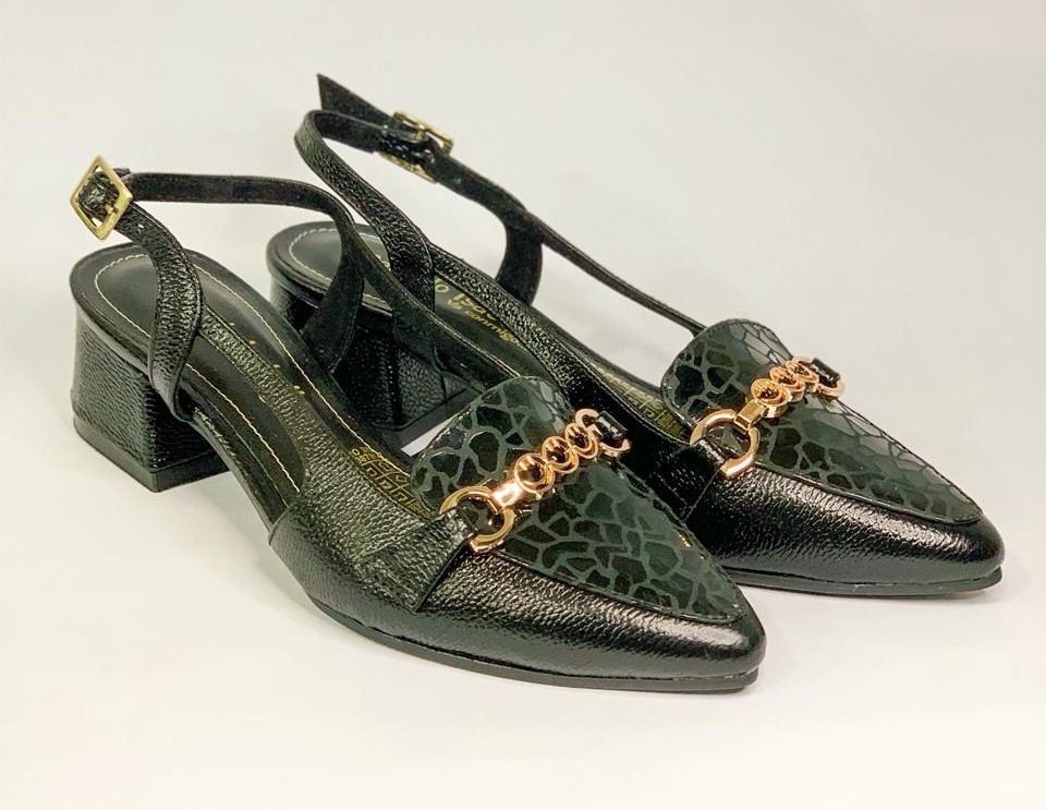 Slingback Negro con Herraje de Lujo