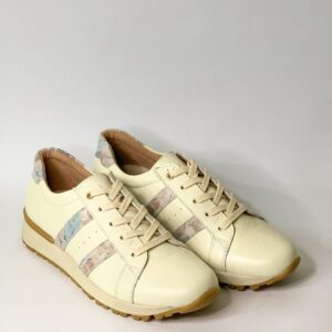 Tenis Con Detalles En Franjas Florales
